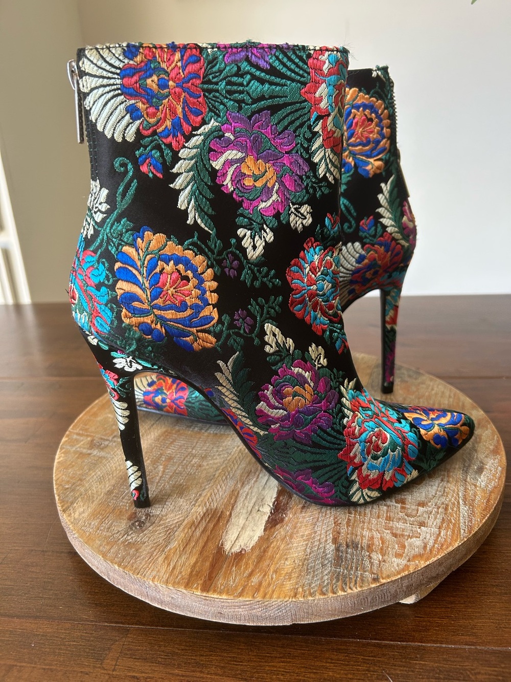 Striking JustFab "Madelina" Floral Brocade Stiletto Booties Size 8
